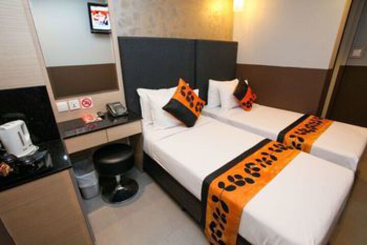 Room 6 of 9