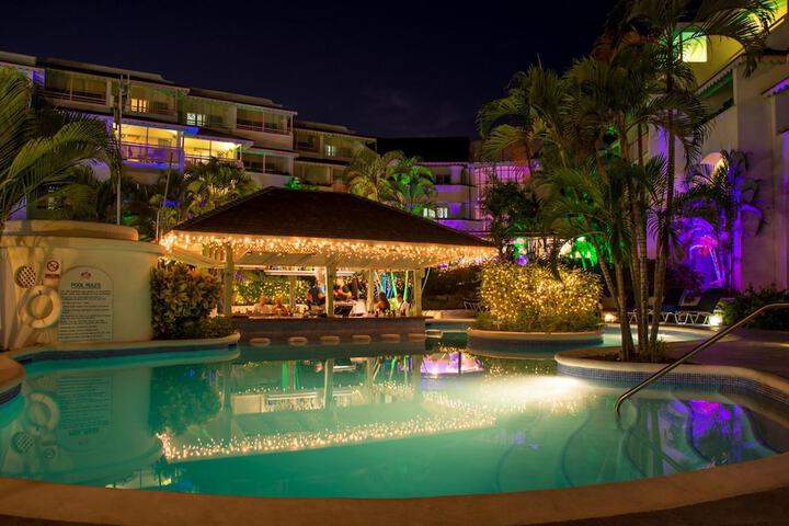 Hotel Pool