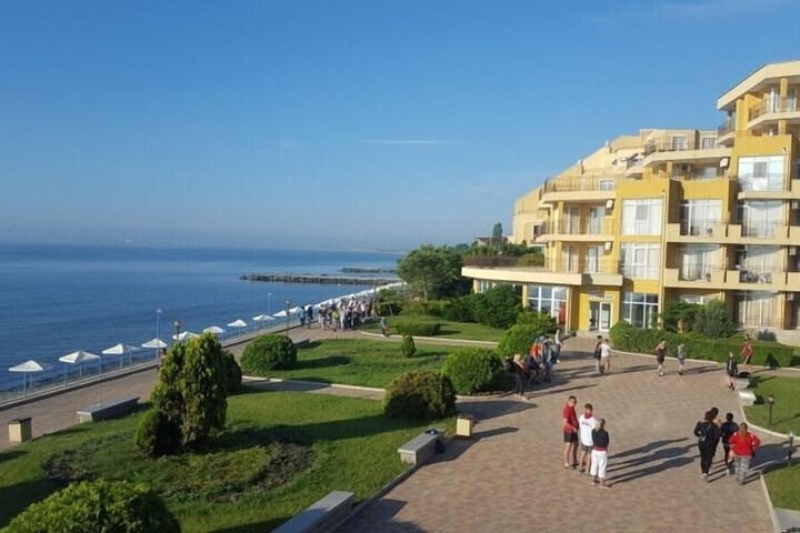 Hotel Exterior 59 of 65