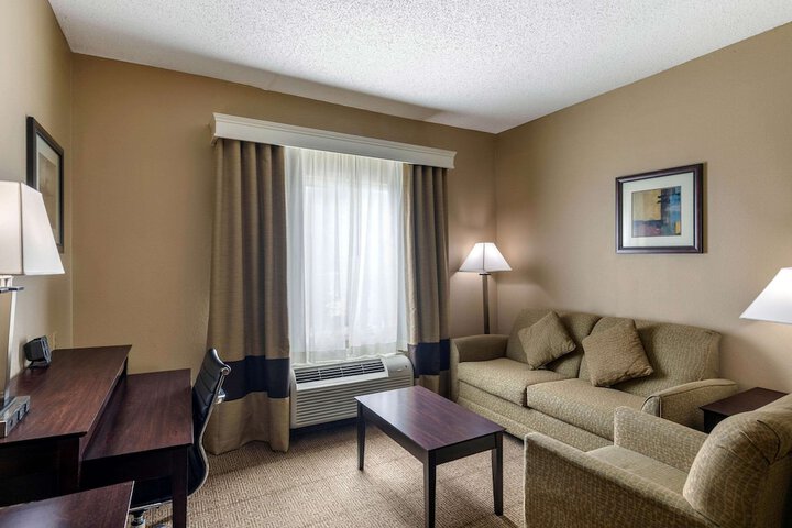 Suite 2 Queen Beds Sofa (4 of 24)
