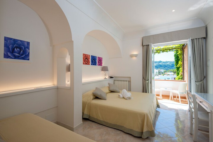 Room 11 of 98