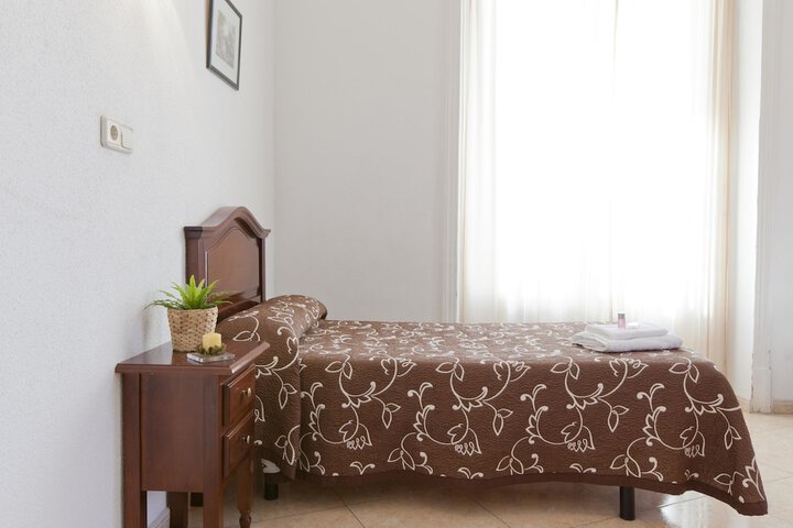 Room 16 of 38