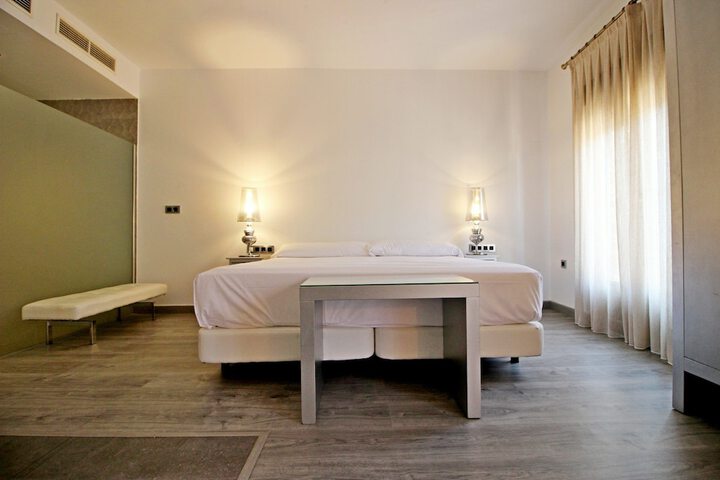 Room 25 of 122