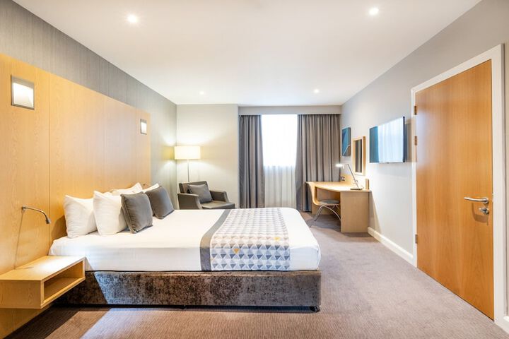 Room 4 of 50