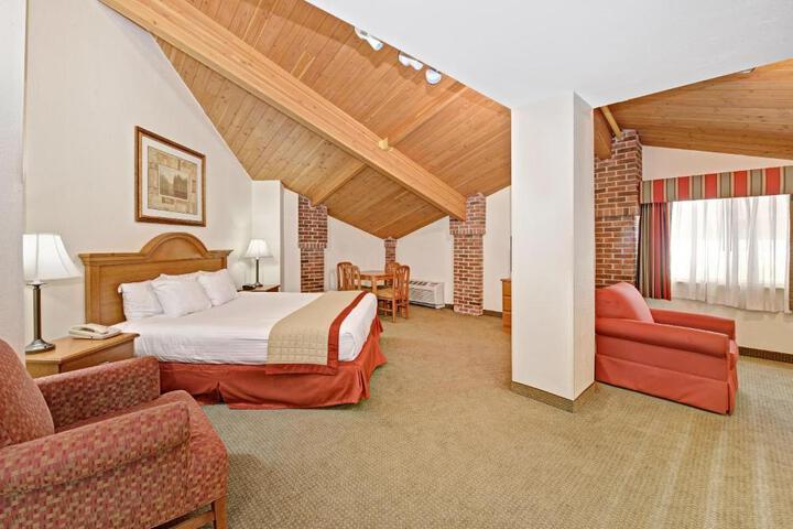 1 King Bed (12 of 12)