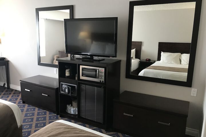 Room 3 of 62