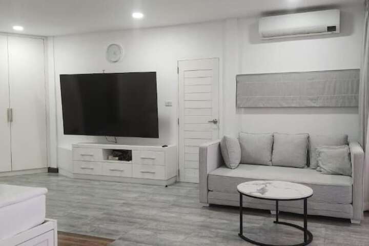Room 5 of 15