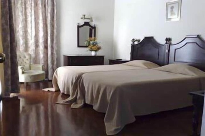 Room 3 of 10