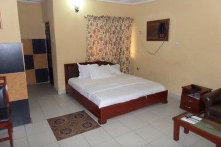 Room 12 of 20
