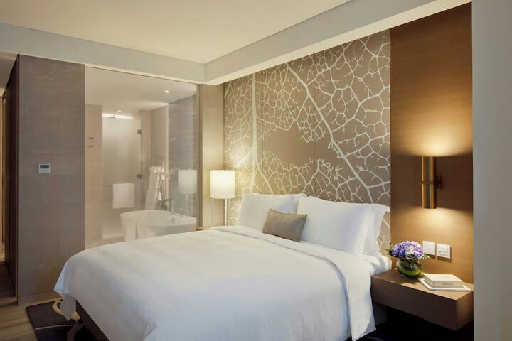 Room 25 of 170