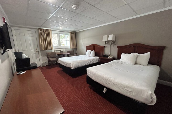 2 Double Beds (4 of 6)