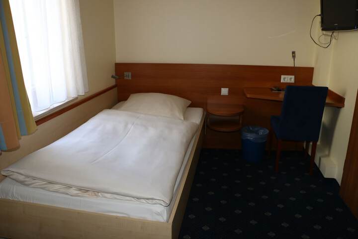 Room 12 of 36