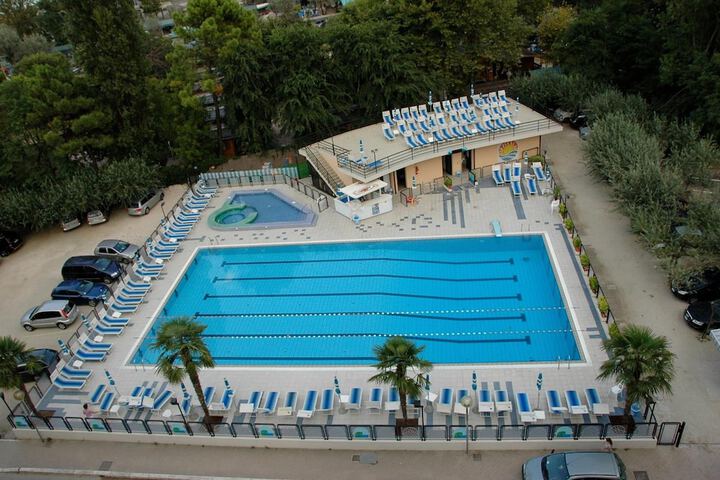 Pool 18 of 52