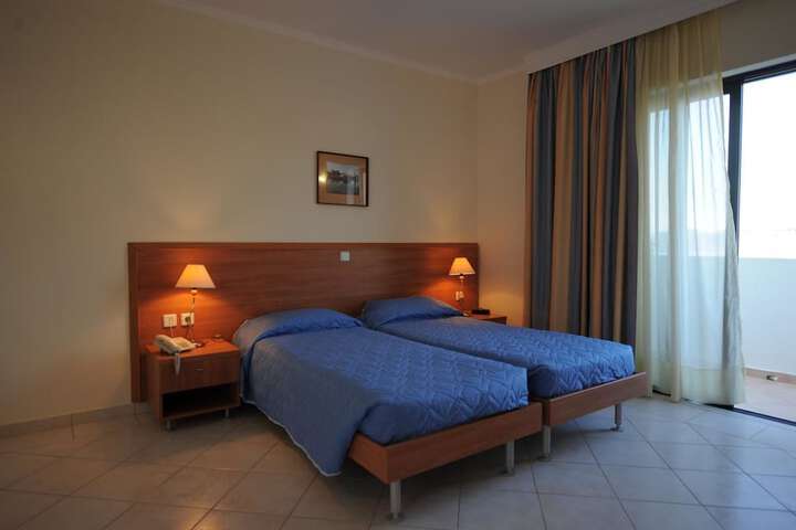Room 3 of 33