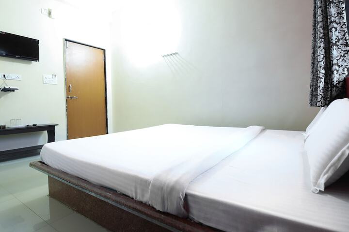 Room 13 of 21