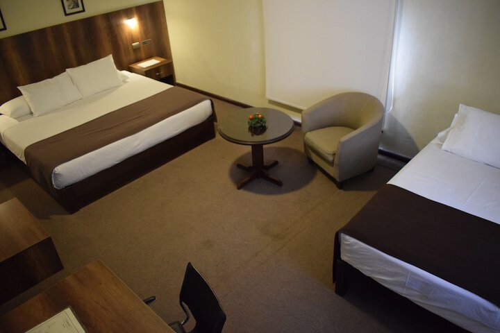 Room 2 of 33