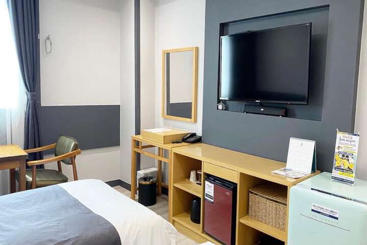 Room 100 of 184