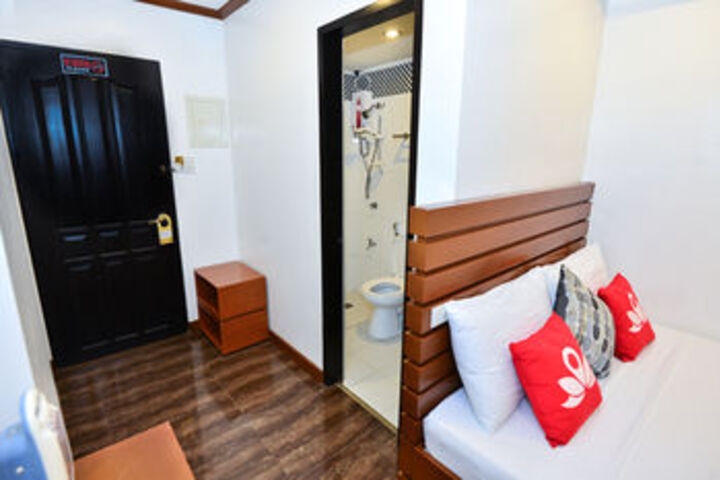 Room 6 of 24