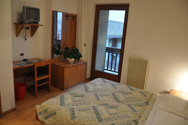 Room 10 of 24