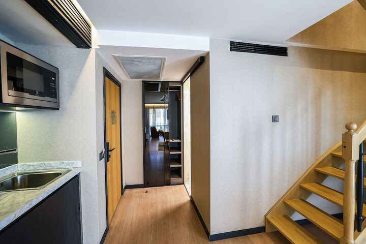 Room 62 of 80