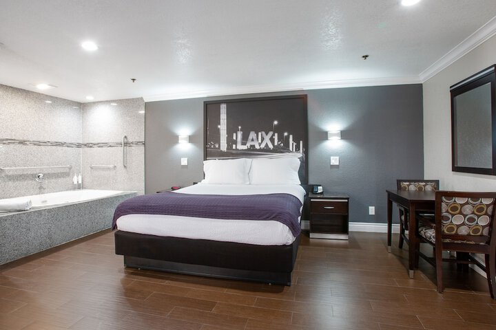 1 King Bed Accessible (3 of 24)