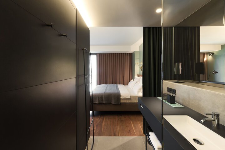 Room 56 of 95