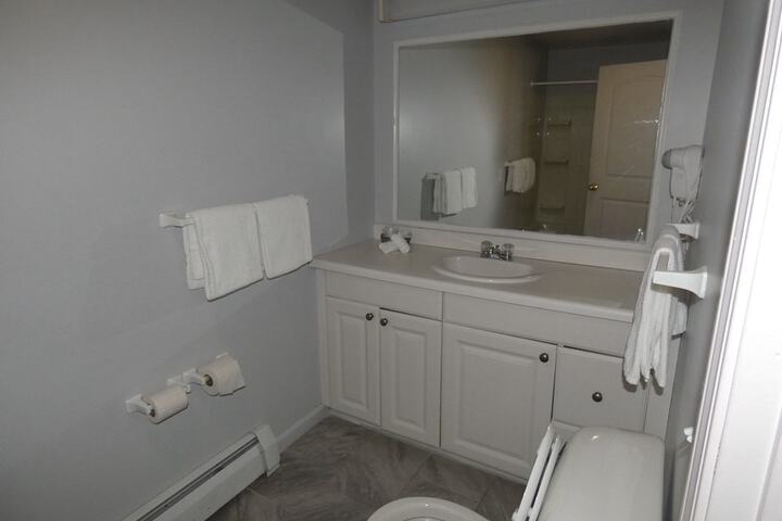 Room 73 of 98