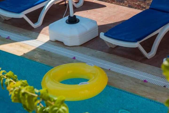 Pools & Facilities