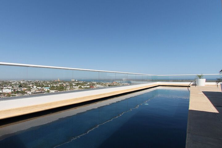 Pool Hotel