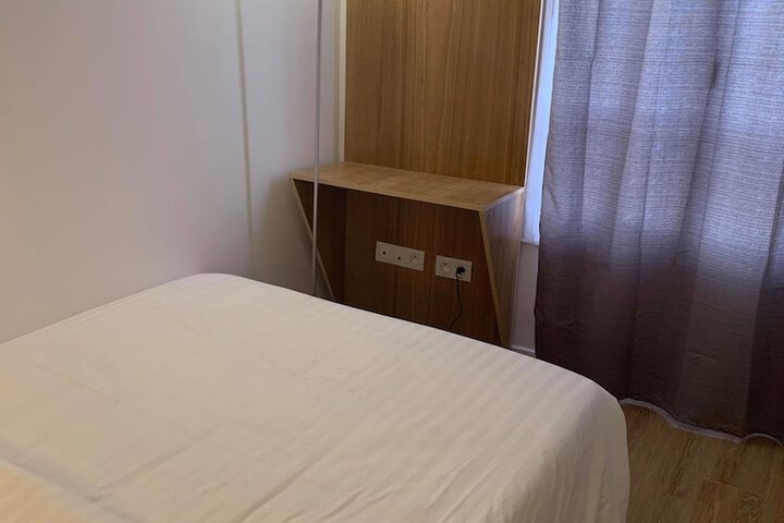 Room 4 of 18