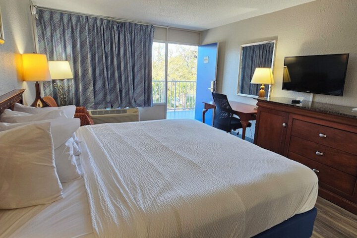 Room 6 of 47