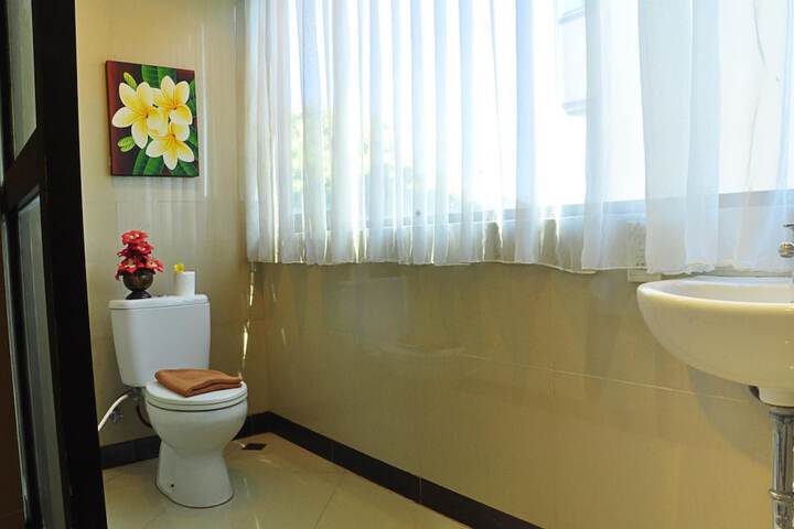 Room 12 of 28
