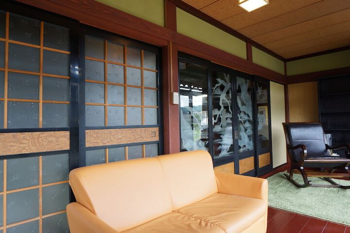 Room 10 of 16
