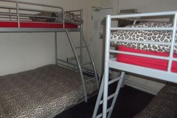 Room 10 of 12