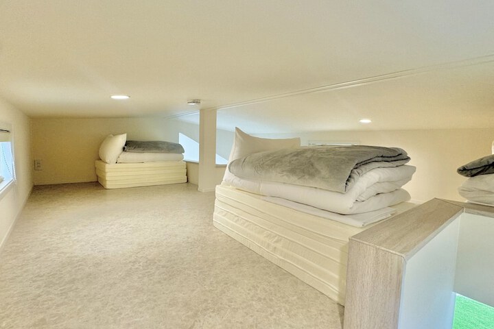 Room 6 of 61