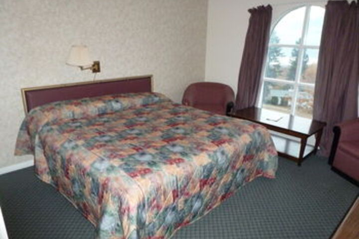 Room 10 of 18