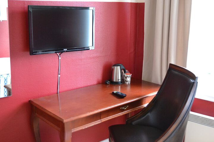 Room 6 of 17