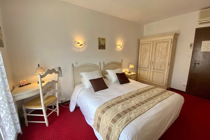 Room 18 of 33