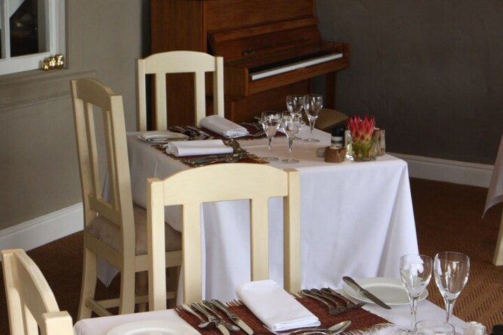Dining 36 of 66