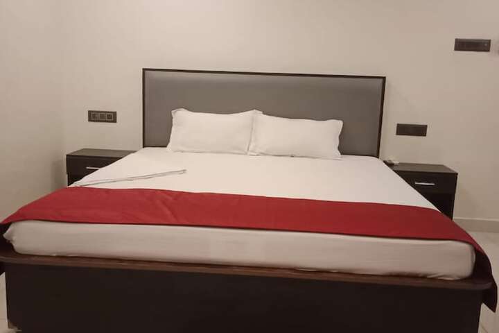 Room 8 of 24