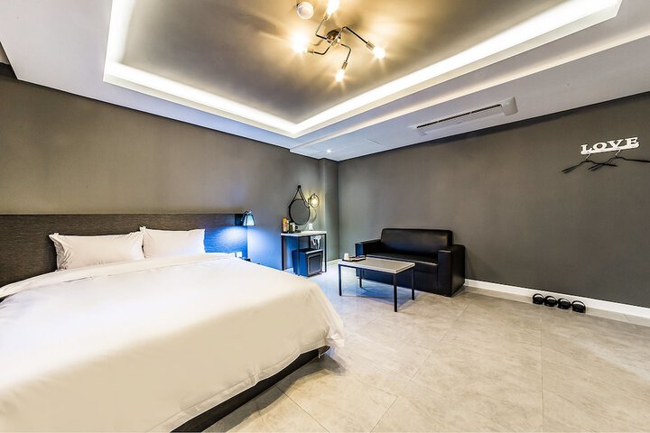 Room 16 of 21