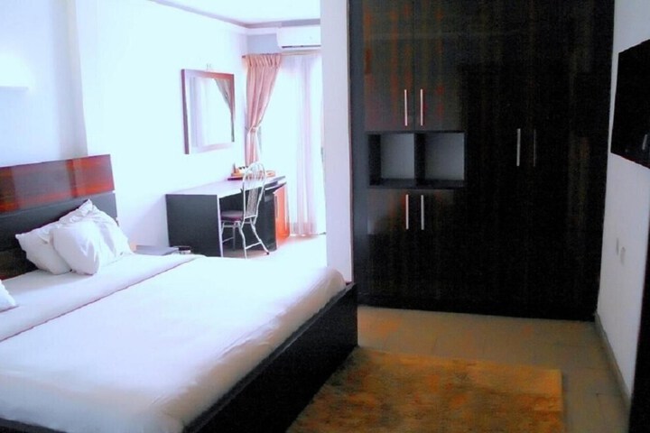Room 10 of 29