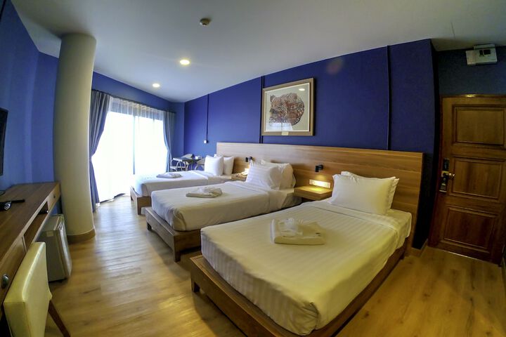 Room 8 of 87