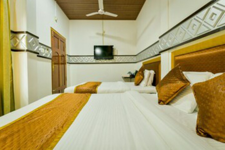 Room 17 of 28