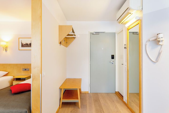 Room 44 of 101