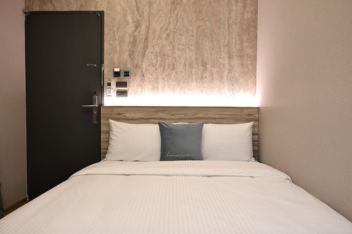 Room 4 of 22
