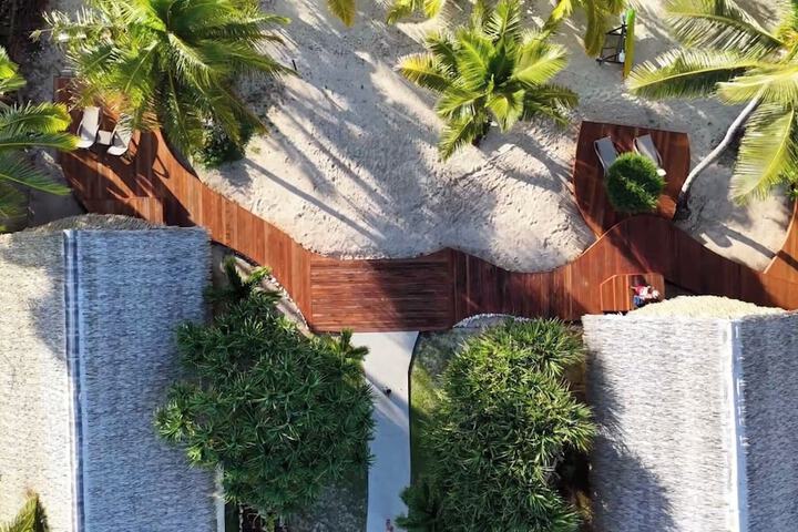 Sundeck 76 of 79
