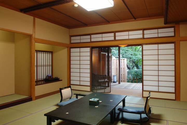 Room 18 of 319
