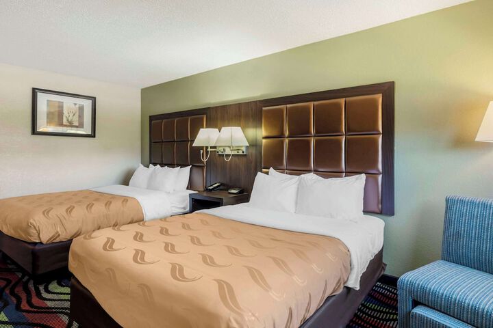 2 Queen Beds (3 of 16)