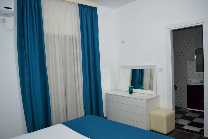 Room 15 of 32